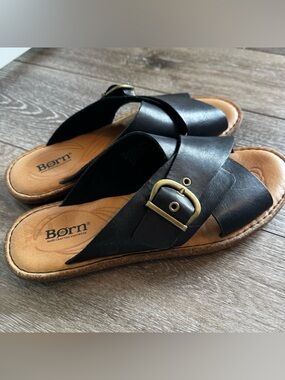 Børn / Born Black Leather Sandals Buckle Slide Minimalist Comfort Size 11